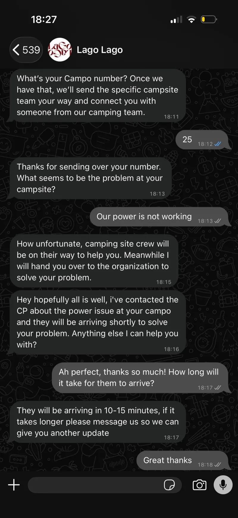 WhatsApp chat in which the agent asks for the campo number before handing a power failure to the camping team